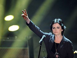 Солистка The Cranberries арестована за нападение на стюардессу