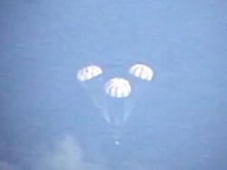 Космический корабль Orion приводнился в Тихом океане