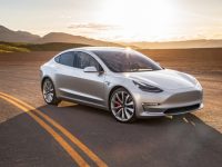 На новый электромобиль Tesla сделано более 370 тысяч предзаказов