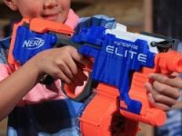 Nerf — детское оружие, опасное для глаз, предупреждают врачи