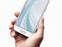 Sharp Aquos R Compact: самый компактный безрамочный смартфон в мире