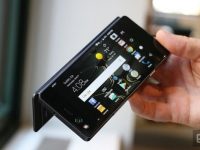 Samsung не успел: представлен складной смартфон ZTE Axon M с двумя экранами