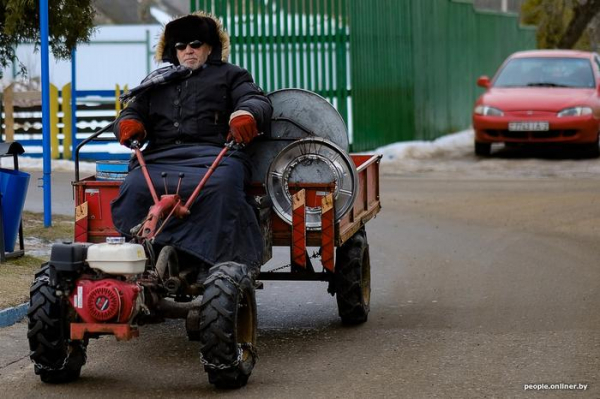 Пятьсот? Пятьсот рублей — это хорошо. Знаете, как мы бы на них жили!