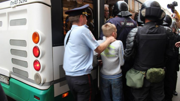 На протесте в центре Москвы силовики задерживали несовершеннолетних