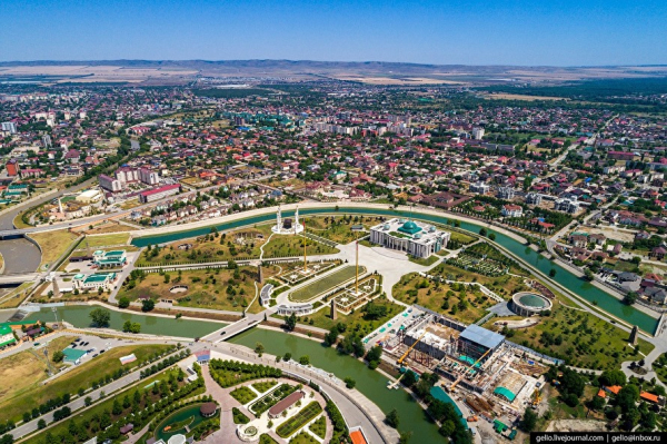 Сибирский фотограф снял с высоты огромную резиденцию Кадырова в Грозном