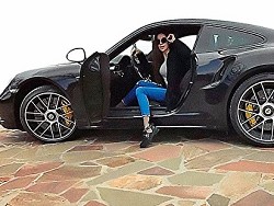 Жители Саратова осудили дочь экс-мэра за жалобу на убитые дороги