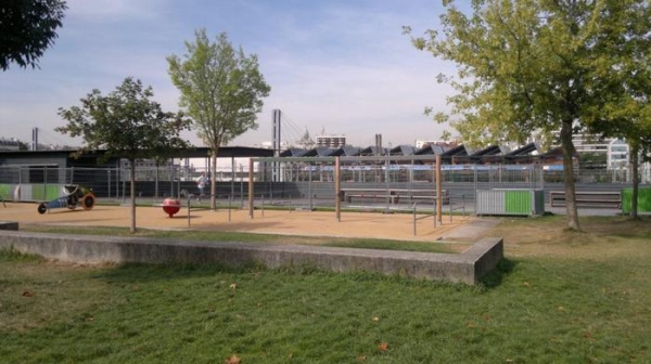 "В каждой квартире есть дыра на улицу"