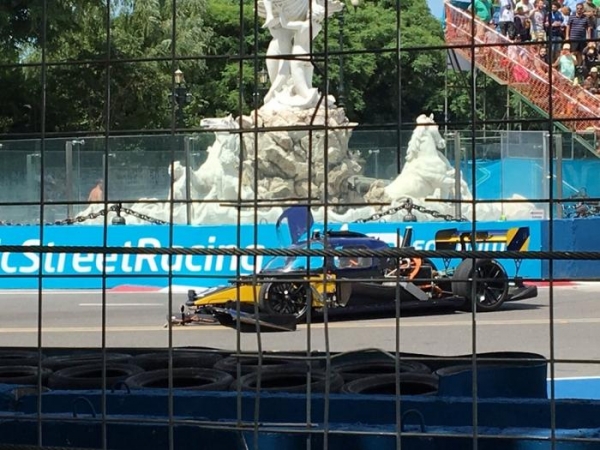 Первые гонки самоуправляемых автомобилей в Formula E закончились аварией