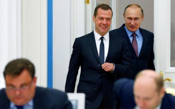 "Майские указы" Путина: Медведев доволен, страна &mdash; нет