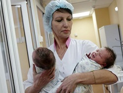 Родить &mdash; погодить: материнский капитал уже не помогает