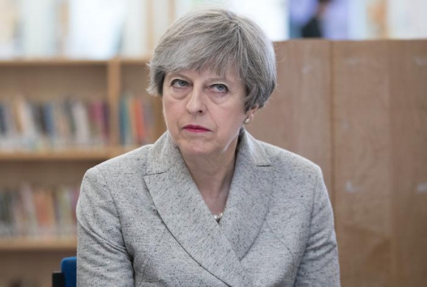 Тереза Мэй расплакалась, узнав первые результаты выборов в британский парламент