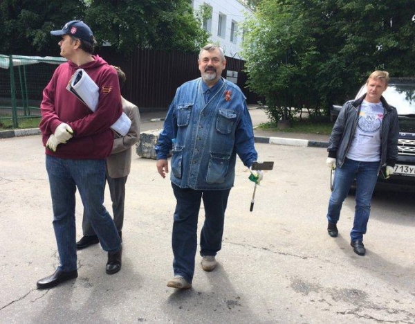 Навальный вышел на свободу