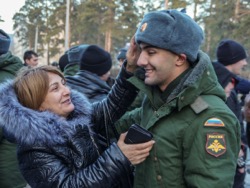 Более 3 тысяч петербуржцев отправились в армию