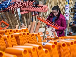 Лопата из Финляндии, грабли из ЮАР