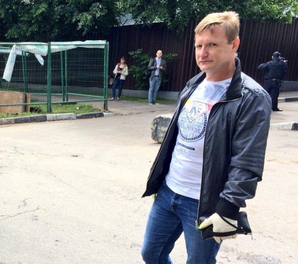 Навальный вышел на свободу