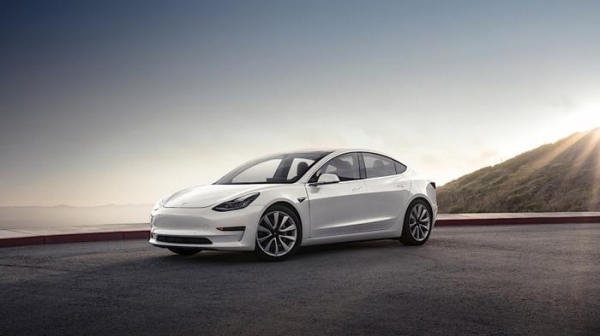 Tesla передала покупателям 30 первых электрокаров Model 3