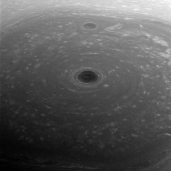 Фото дня: лучшие снимки с борта межпланетной станции Cassini