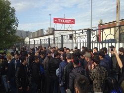 "Москва" в страхе. Как живет рынок в Люблино после стычек мигрантов с полицией