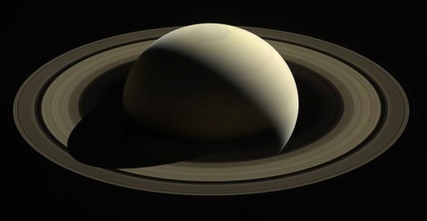 Фото дня: лучшие снимки с борта межпланетной станции Cassini
