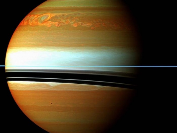 Фото дня: лучшие снимки с борта межпланетной станции Cassini