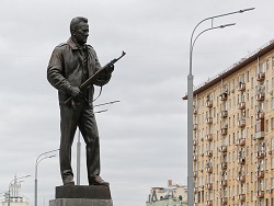 Мысли вслух: об ущербности нашего мировоззрения на примере памятника Михаилу Калашникову