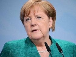 Меркель выступила за непрерывность диалога России и НАТО