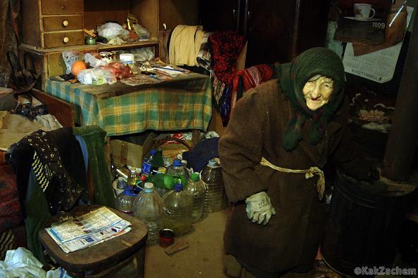 Одинокая старушка выживала с помощью соседей