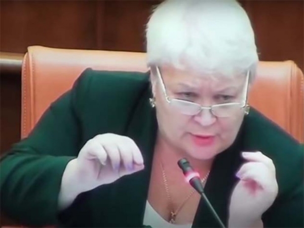 Глава комитета по культуре велела депутату "следить за базаром"