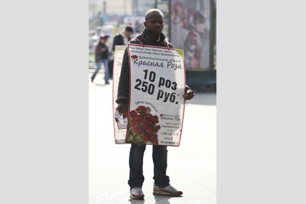 Чернокожий бездомный попал в СИЗО за драку с пьяным десантником