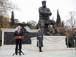 Что не так с памятником Александру III
