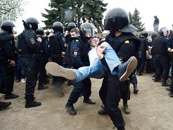 Трое участников митингов оппозиции попросили убежище на Украине из-за преследования в РФ