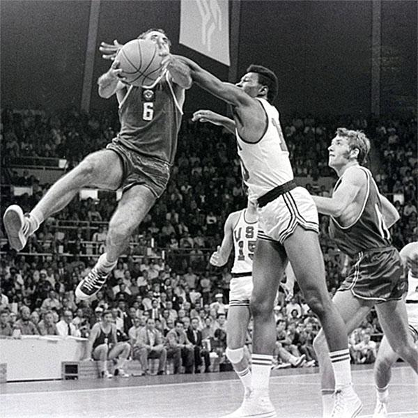 "Ценности, которые сейчас потеряны". Известный тренер рассказал подлинные истории героев фильма "Движение вверх"