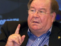 Медведев по просьбе Бондарчука и Михалкова уволил главу Госфильмофонда