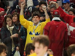 "Зачем мне такая награда?" Капитан шведов выбросил медаль на трибуны