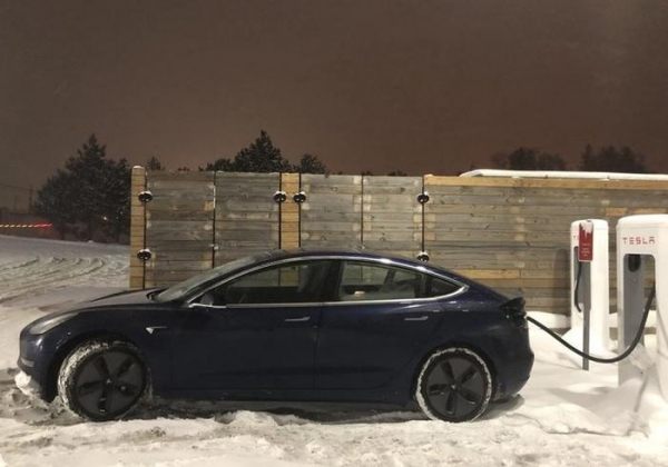Tesla Model 3 установил рекорд "Пушечного ядра"