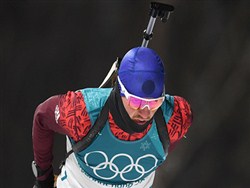 Занявший 40-е место российский биатлонист перелез через забор и сбежал от прессы