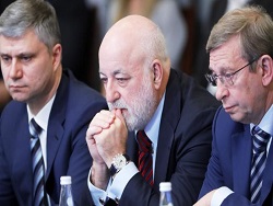 Нищих "кремлевских олигархов" будут спасать богатые бюджетники