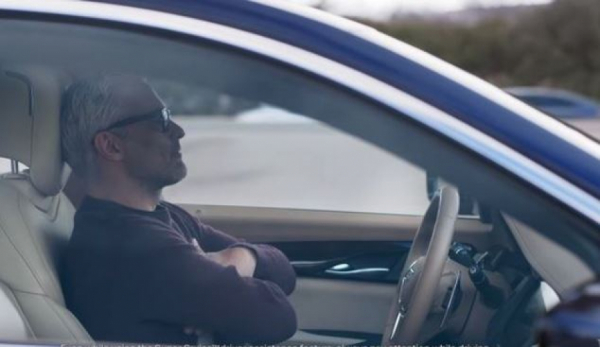 Видео. Cотрудник Tesla спит за рулем во время езды на автопилоте