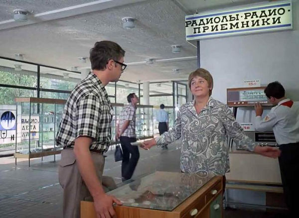 Как в СССР безуспешно улучшали торговлю радиотоварами