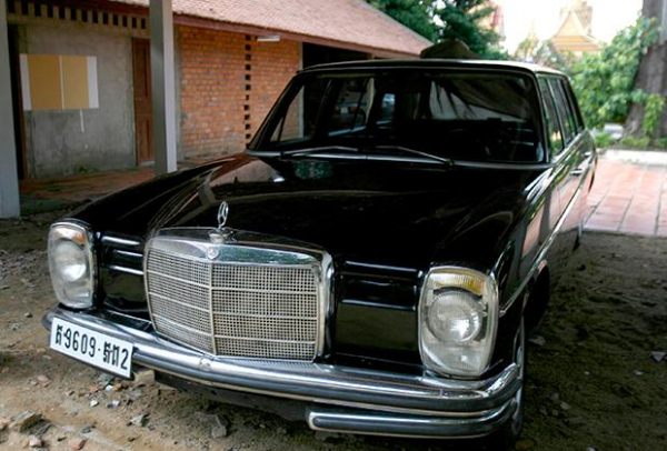 Грязный Пол: Миллионы трупов и сказочные богатства самого загадочного диктатора