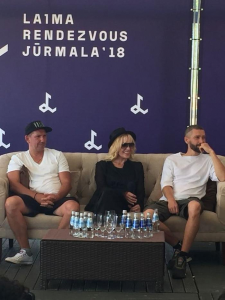 Лайма и Макаревич прогнули изменчивый мир, а Долина замахнулась на Моисеева