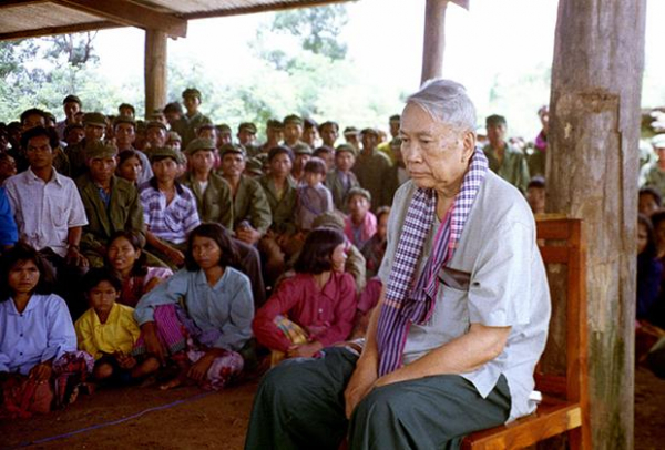 Грязный Пол: Миллионы трупов и сказочные богатства самого загадочного диктатора