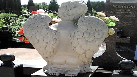 Страна имитаций: в России принято обманывать даже мертвых