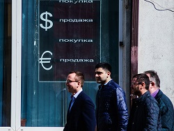 Второй аналитик за месяц предрек доллар дороже 75 руб