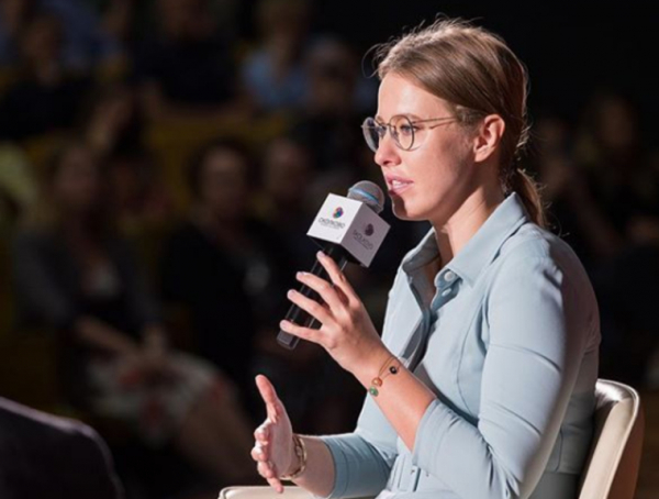 Собчак высмеяла "потеющую Симоньян" и личную жизнь Петрова и Боширова