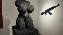 В Москве на "Винзаводе" молодчики SERB разгромили выставку