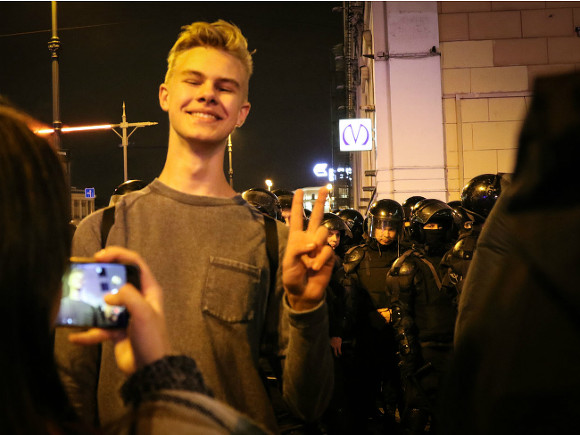 Что молодежь думает о митингах на самом деле