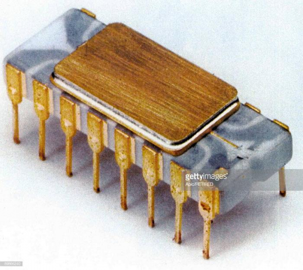 Почему СССР всегда отставал от Запада в сфере электроники?