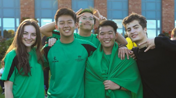 Миша Порошенко продолжает обучение в британском колледже