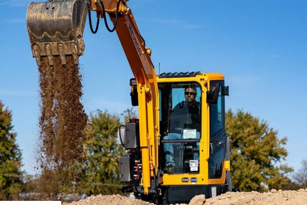 Первый в мире электрический экскаватор создают Hyundai и Cummins